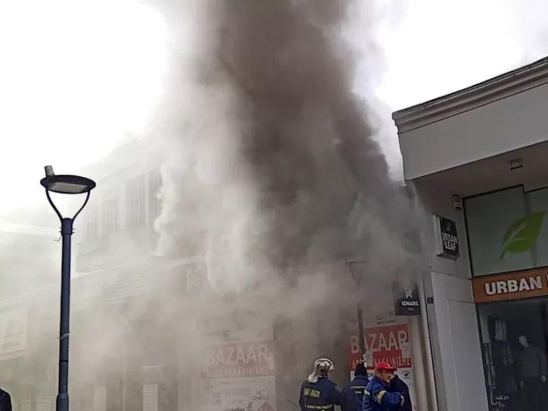 Φωτιά σε κατάστημα στο κέντρο του Αγρινίου