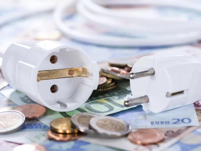 Σταθερά τα τιμολόγια της ΔΕΗ για τον Φεβρουάριο, μείωση στα κυμαινόμενα