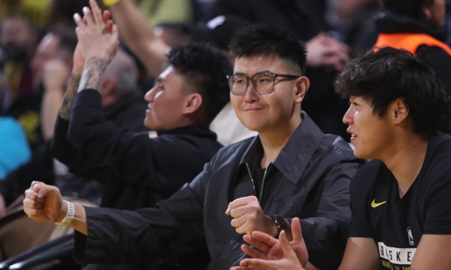 Ο Ρίτσαρντ Σιάο ζει έντονα το ντέρμπι στο Αλεξάνδρειο!