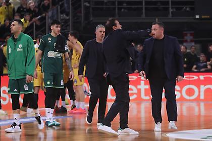 Έξαλλος ο Αταμάν: Μπούκαρε στο παρκέ, τα «έψαλε» στους διαιτητές και αποβλήθηκε με δύο τεχνικές ποινές!