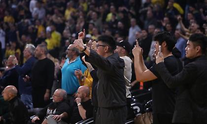 Απίθανες στιγμές στο Αλεξάνδρειο: Πανηγύρισαν έξαλλα οι παίκτες του Άρη και ο Σιάο μετά τη νίκη επί του Παναθηναϊκού!