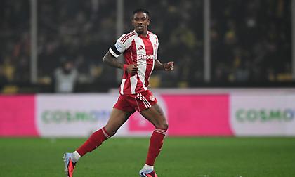 Μπήκε ως αλλαγή στο ντέρμπι του Ολυμπιακού με την ΑΕΚ για να κάνει το ντεμπούτο του με τα ερυθρόλευκα ο Αντρέ Λουίζ