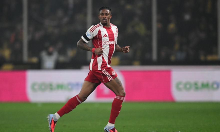 Μπήκε ως αλλαγή στο ντέρμπι του Ολυμπιακού με την ΑΕΚ για να κάνει το ντεμπούτο του με τα ερυθρόλευκα ο Αντρέ Λουίζ