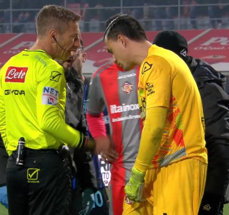 Κρεμονέζε-Ίντερ: Προσωρινή διακοπή μετά από ρίψη καπνογόνου στον Αουντ