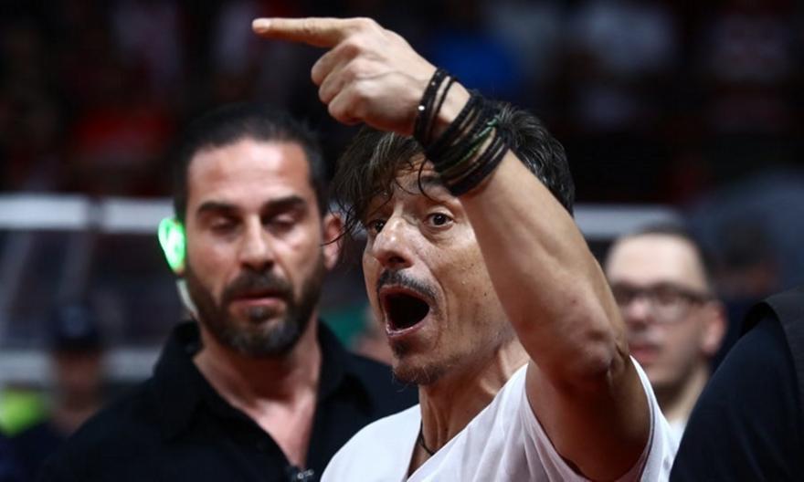 Απίστευτο ξέσπασμα Γιαννακόπουλου: «Είστε ξεφτιλισμένοι, πρέπει να παραιτηθείτε όλοι, παίκτες, προπονητές και βοηθοί»!