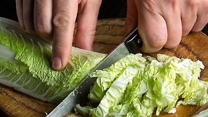 Μαρούλι: Είναι ασφαλές να καταναλώνουμε τα «μελανά» του σημεία;