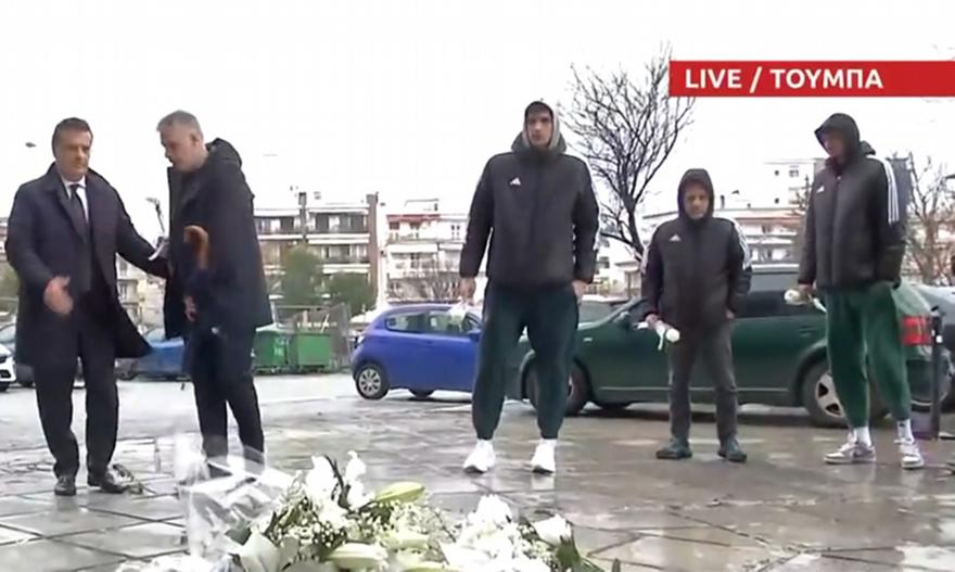 Στην Τούμπα η ομάδα μπάσκετ του Παναθηναϊκού-Τίμησε τη μνήμη των επτά φίλων του ΠΑΟΚ