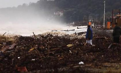 Κακοκαιρία στον Αγιόκαμπο: Συγκλονιστικό βίντεο όπου η θάλασσα έγινε «ένα» με τη στεριά