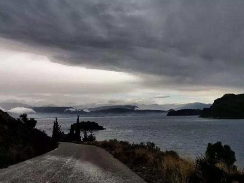 Καιρός: Τοπικές βροχές και χιονοπτώσεις στα ορεινά την Τρίτη