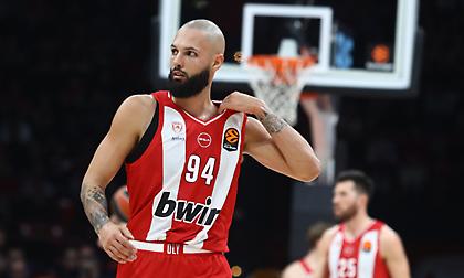 Άφησε στη μέση την ανατροπή ο Ολυμπιακός στο Ντουμπάι παρά την ηρωική προσπάθεια Φουρνιέ