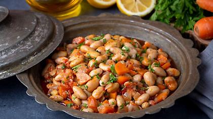 Τα βότανα που αλλάζουν τελείως τη γεύση των φασολιών και τα μεταμορφώνουν σε γκουρμέ