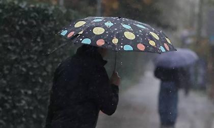 Καιρός: Βροχές, ενίσχυση ανέμων και άνοδος της θερμοκρασίας