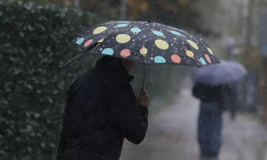Καιρός: Βροχές, ενίσχυση ανέμων και άνοδος της θερμοκρασίας