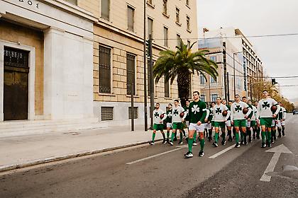 H… παρέλαση της Κ19 του Παναθηναϊκού στο κέντρο της Αθήνας για τα 118α γενέθλια