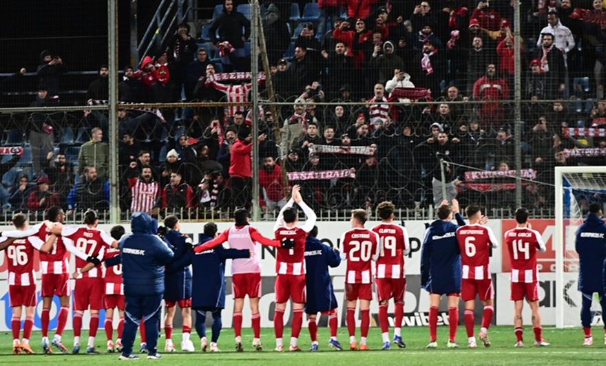 Το ερυθρόλευκο πάρτι είχε πολλαπλά μηνύματα, τον καλό Ποντένσε και ένα θωρηκτό από τη Βραζιλία!