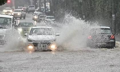 Καιρός: Έντονα φαινόμενα στα δυτικά και θυελλώδεις άνεμοι στο Αιγαίο