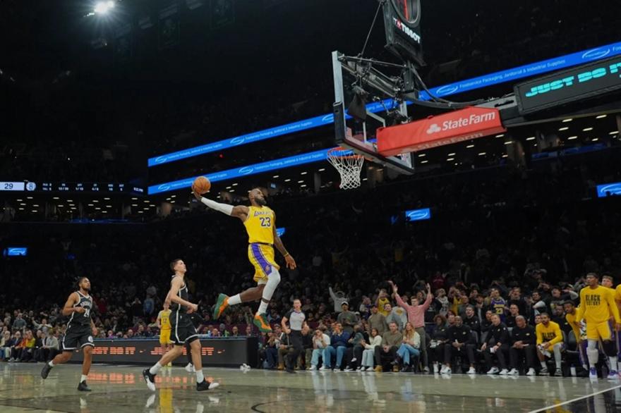 ΛεΜπρόν και Ντόντσιτς «καθάρισαν» τους Νετς