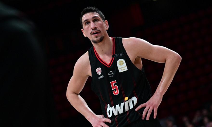 Ολυμπιακός: Υπέστη διάστρεμμα ο Λαρεντζάκης