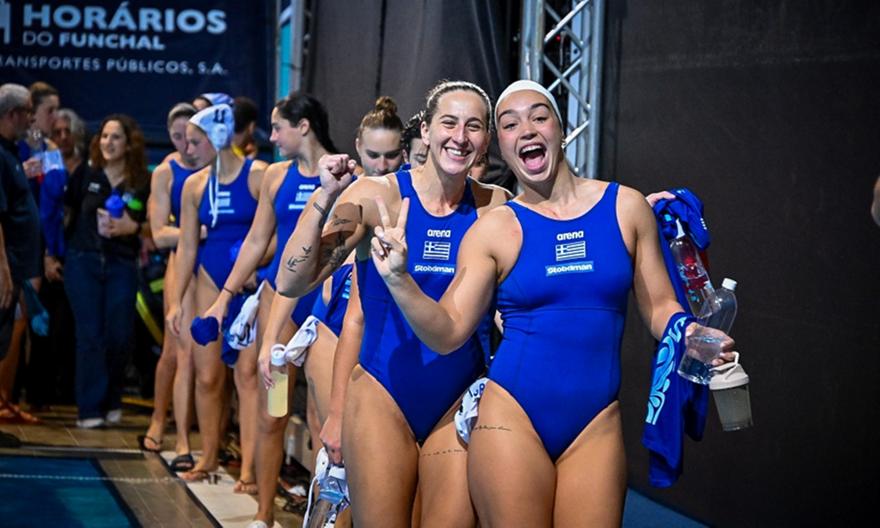 Η απονομή του χάλκινου μεταλλίου στην Εθνική πόλο Γυναικών