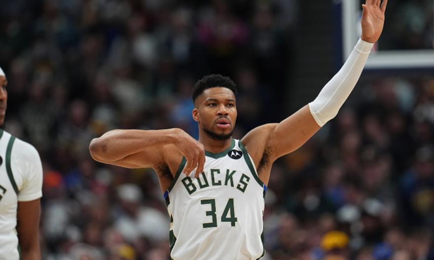 «Ο Αντετοκούνμπο δεν πιέζει για ανταλλαγή και οι Μπακς δεν έχουν λάβει την πρόταση που θέλουν»