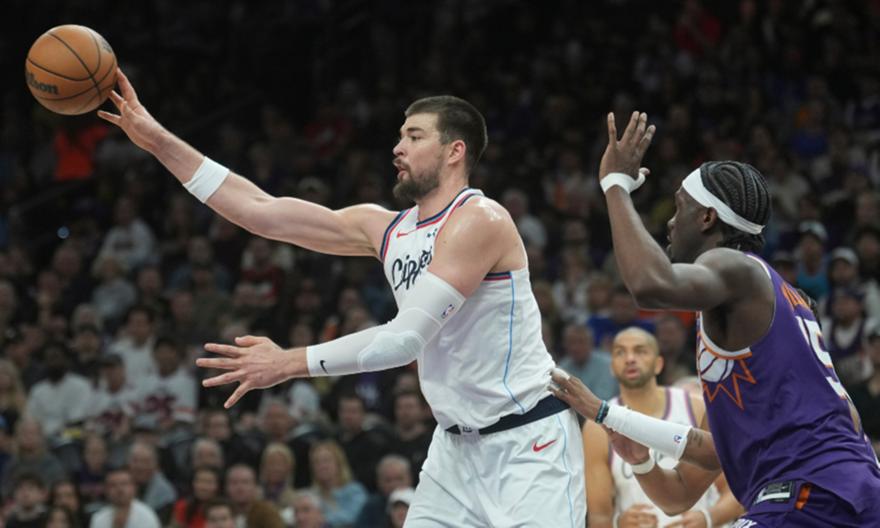 Από τους Κλίπερς στους Πέισερς ο Ζούμπατς