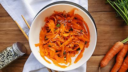 Ξέχνα τη σαλάτα αγγούρι. Το νέο viral trend στο TikTok είναι η carrot salad