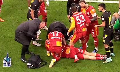 Ο Γιλμάζ έσωσε τον Αχμέντ στη Γαλατά, μετά από τρομακτικό χτύπημα στο κεφάλι!