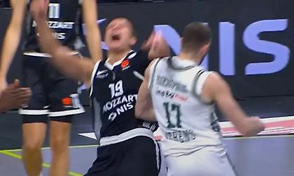 Χτύπησε τον Λάκιτς και αποβλήθηκε ο Ρογκαβόπουλος - Βροχή αντικειμένων στον πάγκο του Παναθηναϊκού!