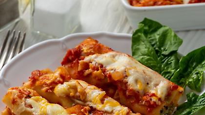 Κανελόνια με σπανάκι, ρικότα και κόκκινη σάλτσα