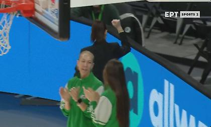 Αποθεώθηκε στο Telekom Center Athens η Ερντέμ - Απάντησε με γροθιά… α λα Αταμάν!