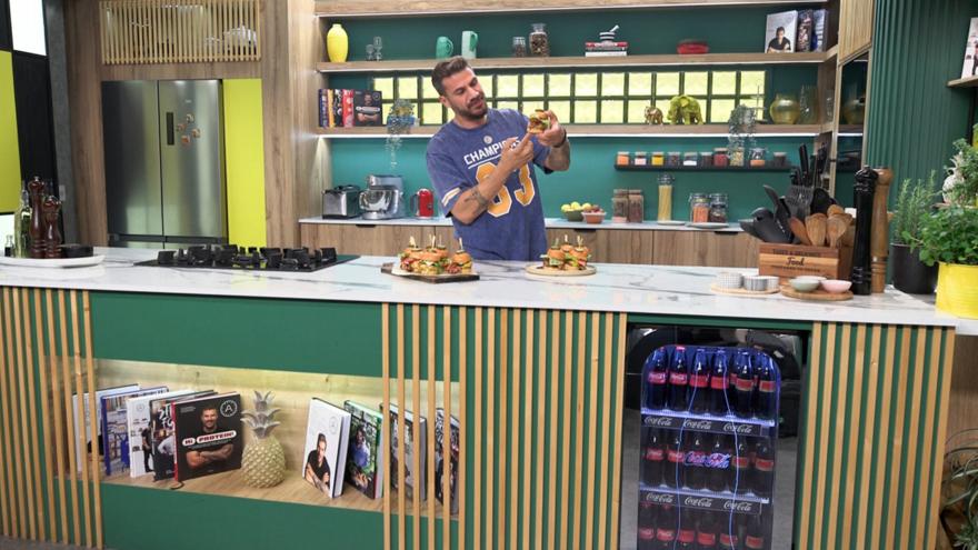 Με σπασμένα πλευρά ο Άκης Πετρετζίκης: Το ατύχημα με το άλογο που τρόμαξε και τον πέταξε κάτω