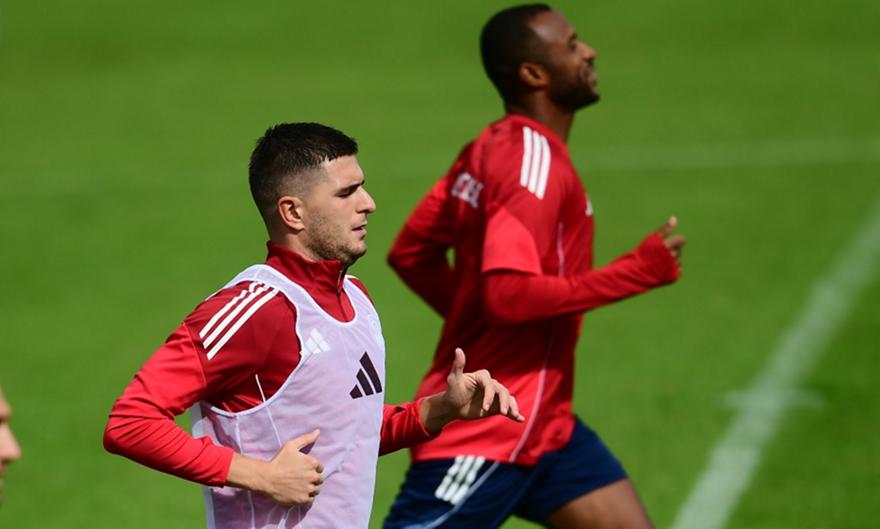 Νικολακόπουλος: «Τι γίνεται με Ελ Κααμπί, Πιρόλα και μεταγραφή στόπερ στον Ολυμπιακό»