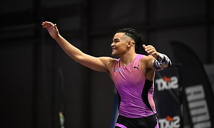 Εύκολη και εντυπωσιακή «πτήση» πάνω από τα 5,90μ. για τον Καραλή!