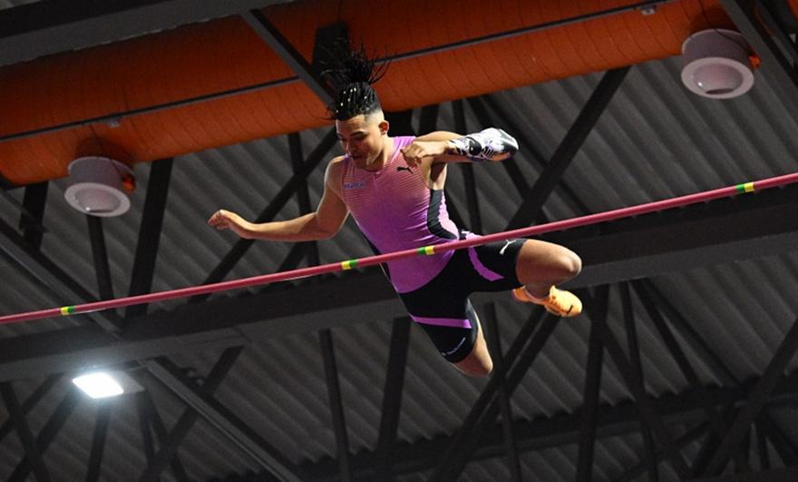 Καταχειροκροτήθηκε κι ας μην κατάφερε το νέο ρεκόρ με τα 6 μέτρα ο Καραλής