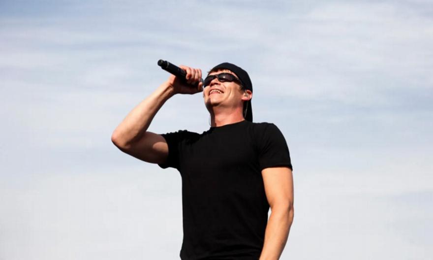 Ο Μπραντ Άρνολντ, τραγουδιστής των 3 Doors Down, πέθανε σε ηλικία 47 ετών