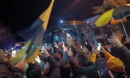 Τρέλα και αποθέωση για την αποστολή της ΑΕΚ στις Σέρρες!