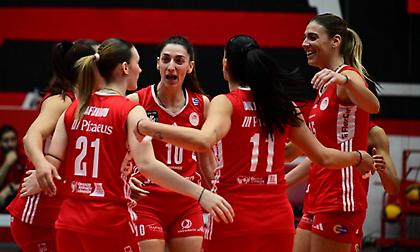 Δεύτερος και περιμένει ο Ολυμπιακός, διέλυσε την ΑΕΚ ο ΑΟ Θήρας