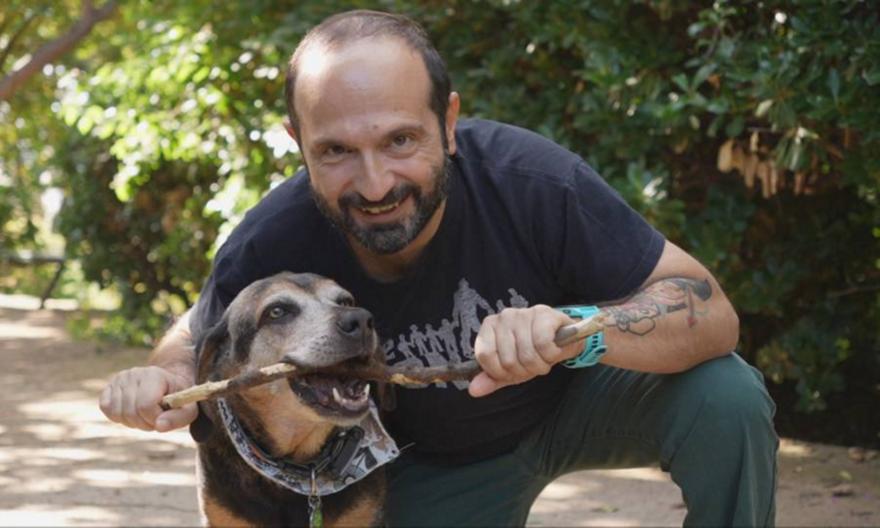 Pet Stories: Ο Μάνος Βουλαρίνος και ο Ζάχος σε μια ανθρώπινη ιστορία ζωής