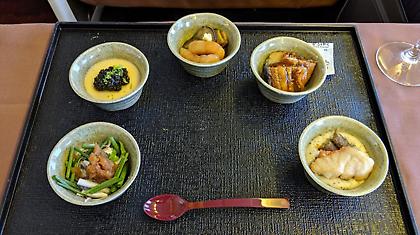 6 travel editors αποκαλύπτουν τα πιο ιδιαίτερα φαγητά που μπορείς να δοκιμάσεις σε πτήση