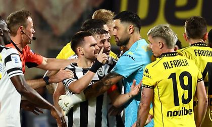 Άναψαν τα αίματα μεταξύ των παικτών του Άρη και του ΠΑΟΚ στο φινάλε του ντέρμπι