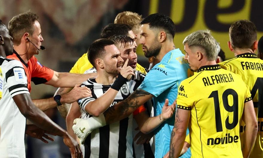 Άναψαν τα αίματα μεταξύ των παικτών του Άρη και του ΠΑΟΚ στο φινάλε του ντέρμπι