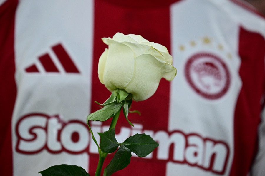 Θύρα 7: Το συγκινητικό τελετουργικό στο «Γ.Καραϊσκάκης» πριν το ντέρμπι