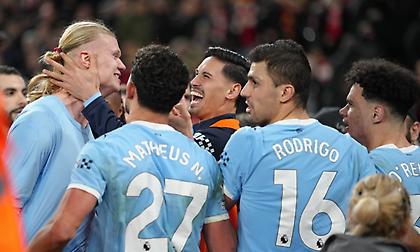 Γκολ από τη σέντρα, τραβήγματα, ξέσπασμα της Σίτι στο «Άνφιλντ» και τελικά… φάουλ και κόκκινη!