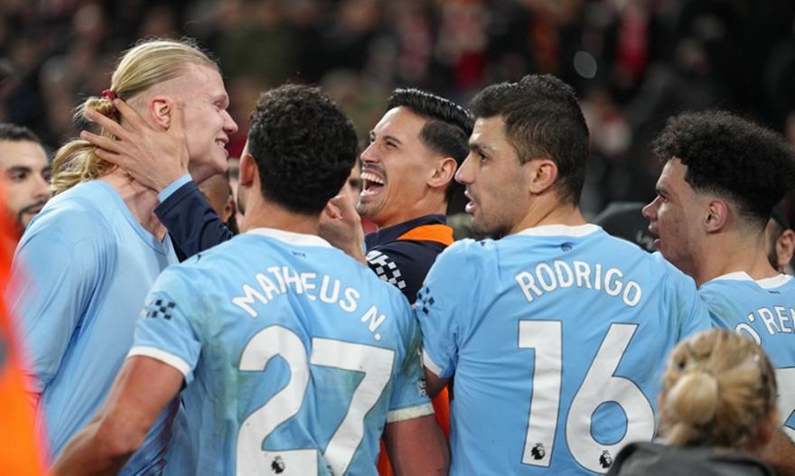 Γκολ από τη σέντρα, τραβήγματα, ξέσπασμα της Σίτι στο «Άνφιλντ» και τελικά… φάουλ και κόκκινη!