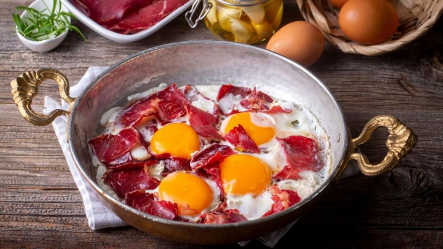 Αυγά με παστουρμά