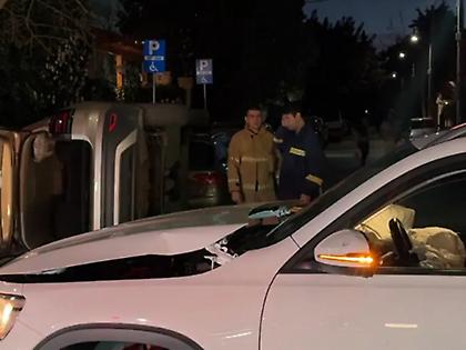 Τροχαίο με ανατροπή ΙΧ και δύο εγκλωβισμένους στην Κηφισιά