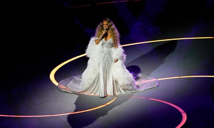 Χειμερινοί Ολυμπιακοί Αγώνες: Δείτε τι έγραφε το Auto Cue της Mariah Carey στο “Volare” και… κλάψτε από τα γέλια!