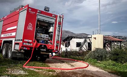 Υπό έλεγχο πυρκαγιά σε χώρο εργοστασίου στην Ελευσίνα