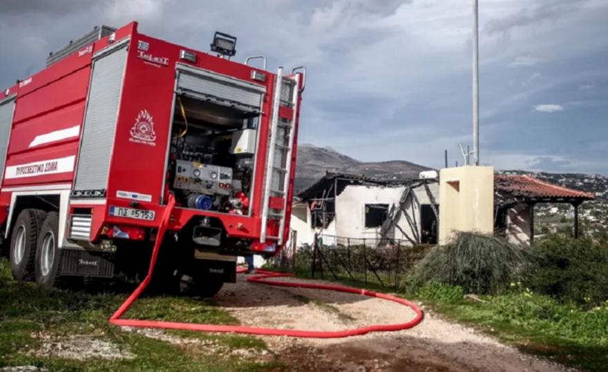 Υπό έλεγχο πυρκαγιά σε χώρο εργοστασίου στην Ελευσίνα