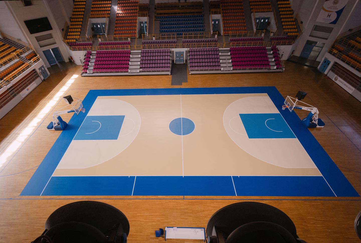 Έγινε γαλανόλευκο το παρκέ στα «Δύο Αοράκια» εν όψει του Final 8 Κυπέλλου